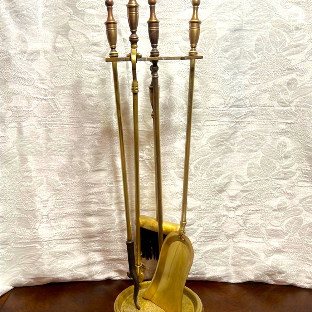 Vintage 4 piece Brass Federal Style Urn Finial Fireplace Tool Set & Stand